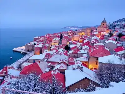 Winter view of Dubrovnik&rsquo;s historic city and snow.